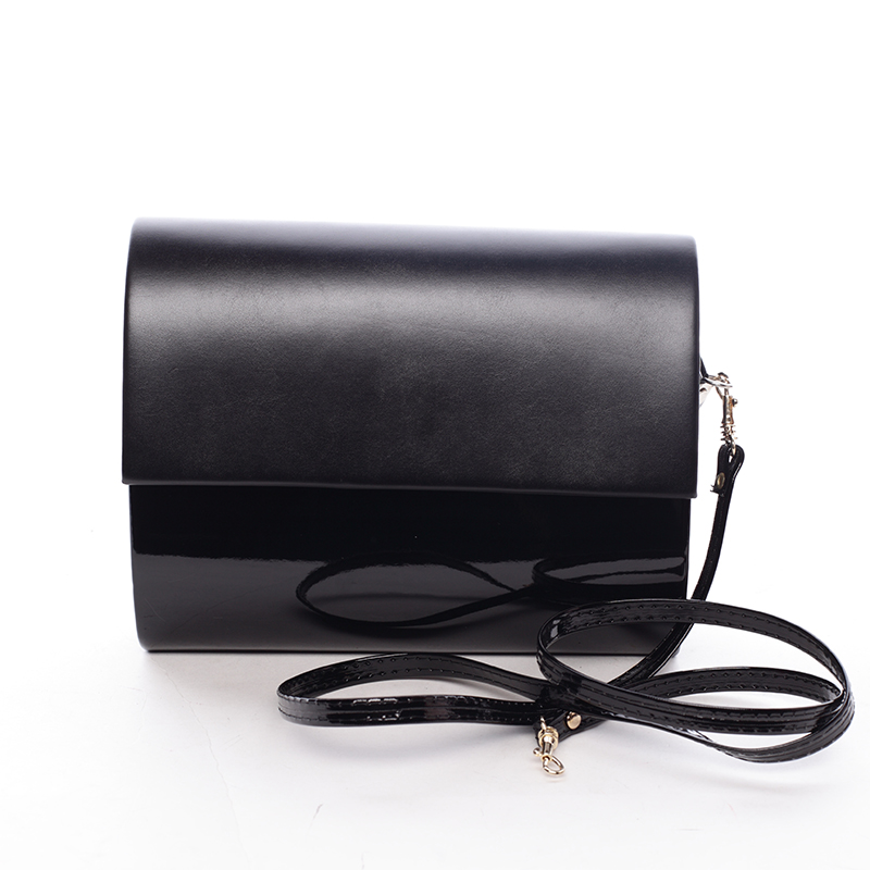 Stredná dámska elegantná listová kabelka čierna lesklá - Delami Sandiego