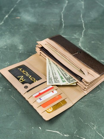 Dámska peňaženka kožená lakovaná pieskovo šedá - Cavaldi H201