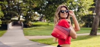 Dámska crossbody kabelka červená - Vuch Coalie Striped Red