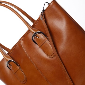 Moderná a elegantná dámska kožená kabelka koňaková - ItalY Achilla