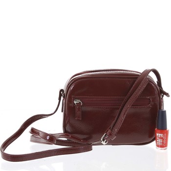 Originálna dámska lesklá crossbody kabelka tmavá vínová - David Jones Fayanna