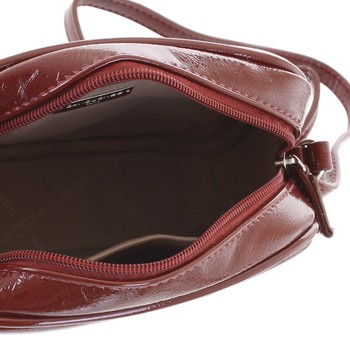 Originálna dámska lesklá crossbody kabelka tmavá vínová - David Jones Fayanna